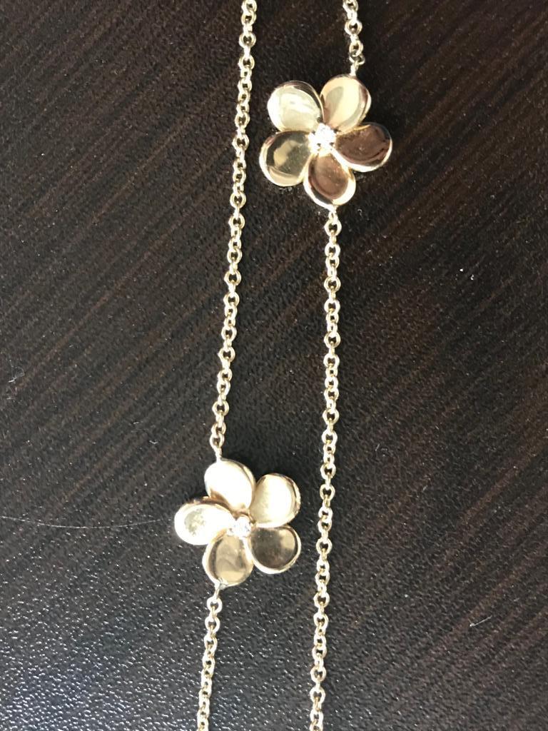 yellow gold necklace set with flowers