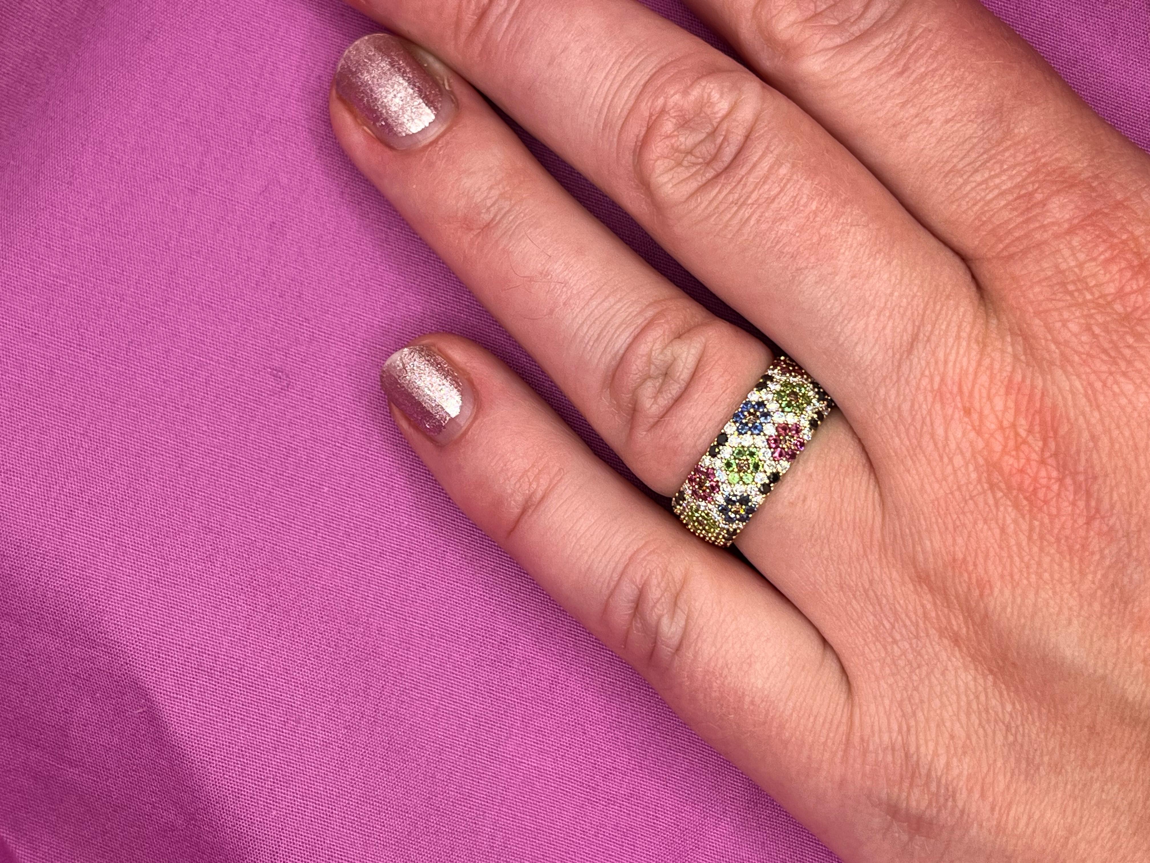 Yellow gold flower pavé ring set with diamonds, sapphire, ruby and peridots For Sale 2