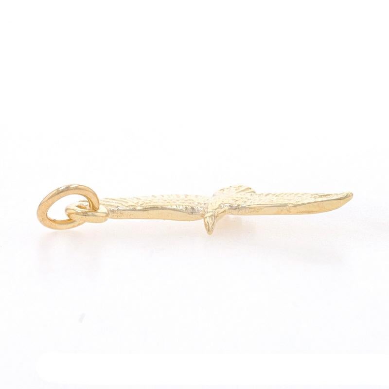 Gelbgold-Anhänger mit fliegendem Möwenanhänger - 14k Vogel am Strand und Meeresufer im Zustand „Hervorragend“ in Greensboro, NC