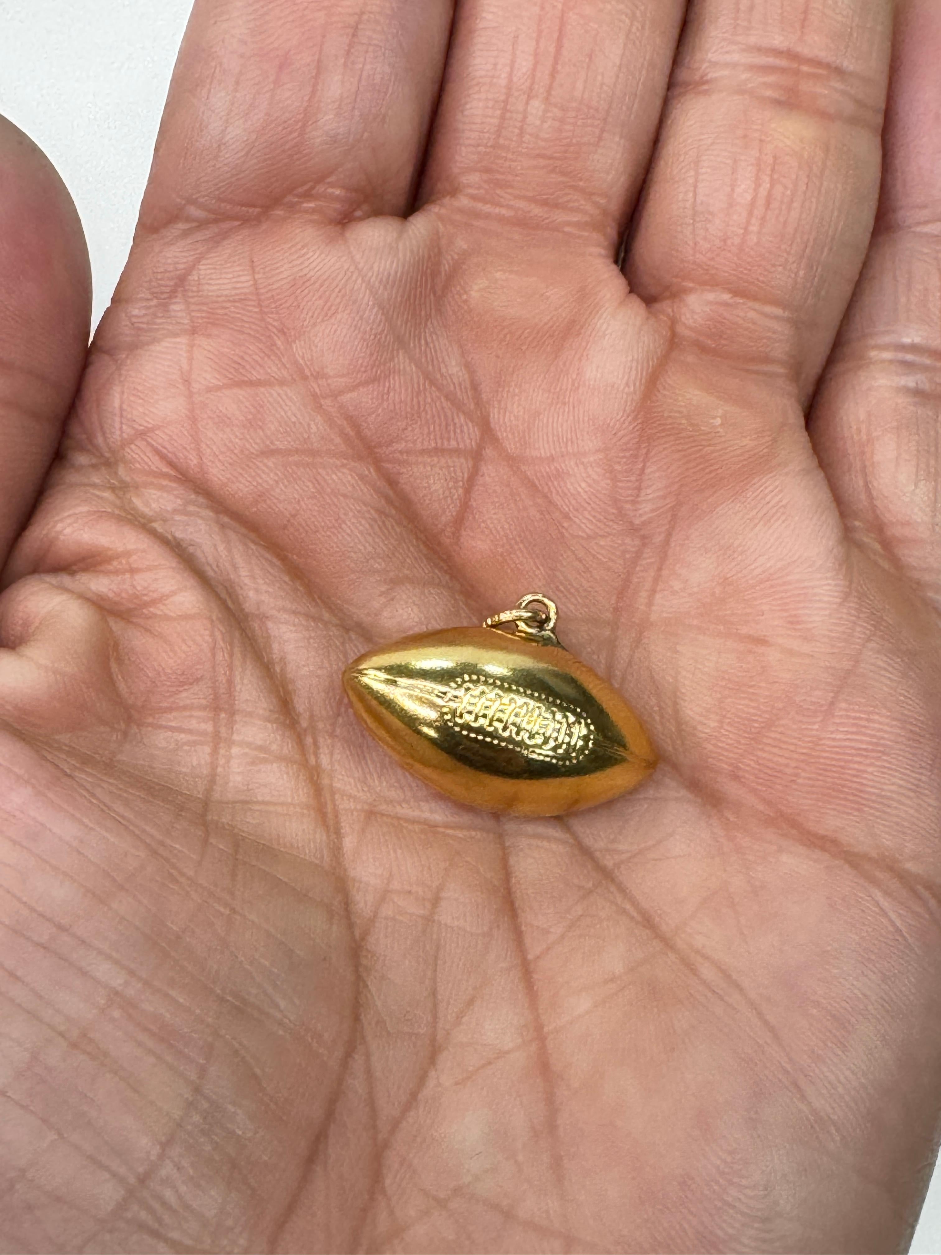 da uomo o donna Ciondolo a forma di pallone in oro giallo in vendita