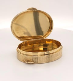 Vintage 18 Karat Yellow Gold Oval Personal Luxury Pill Box