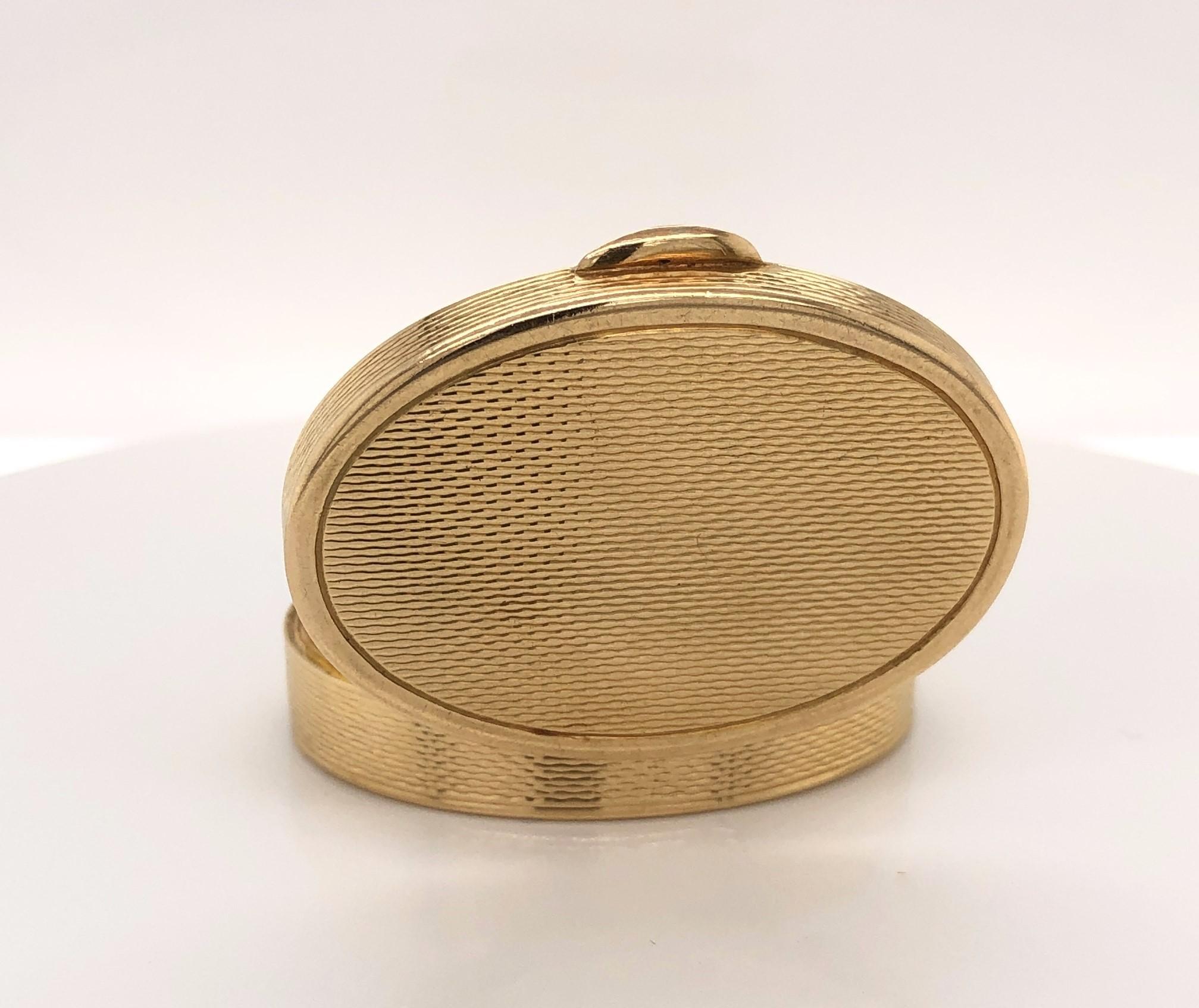 18 Karat Yellow Gold Oval Pill Box In Excellent Condition For Sale In Mount Kisco, NY