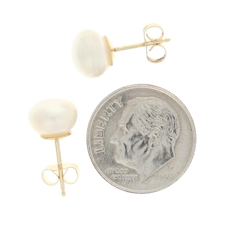 Yellow Gold Freshwater Pearl Stud Earrings - 14k Pierced 8mm In Excellent Condition For Sale In Greensboro, NC