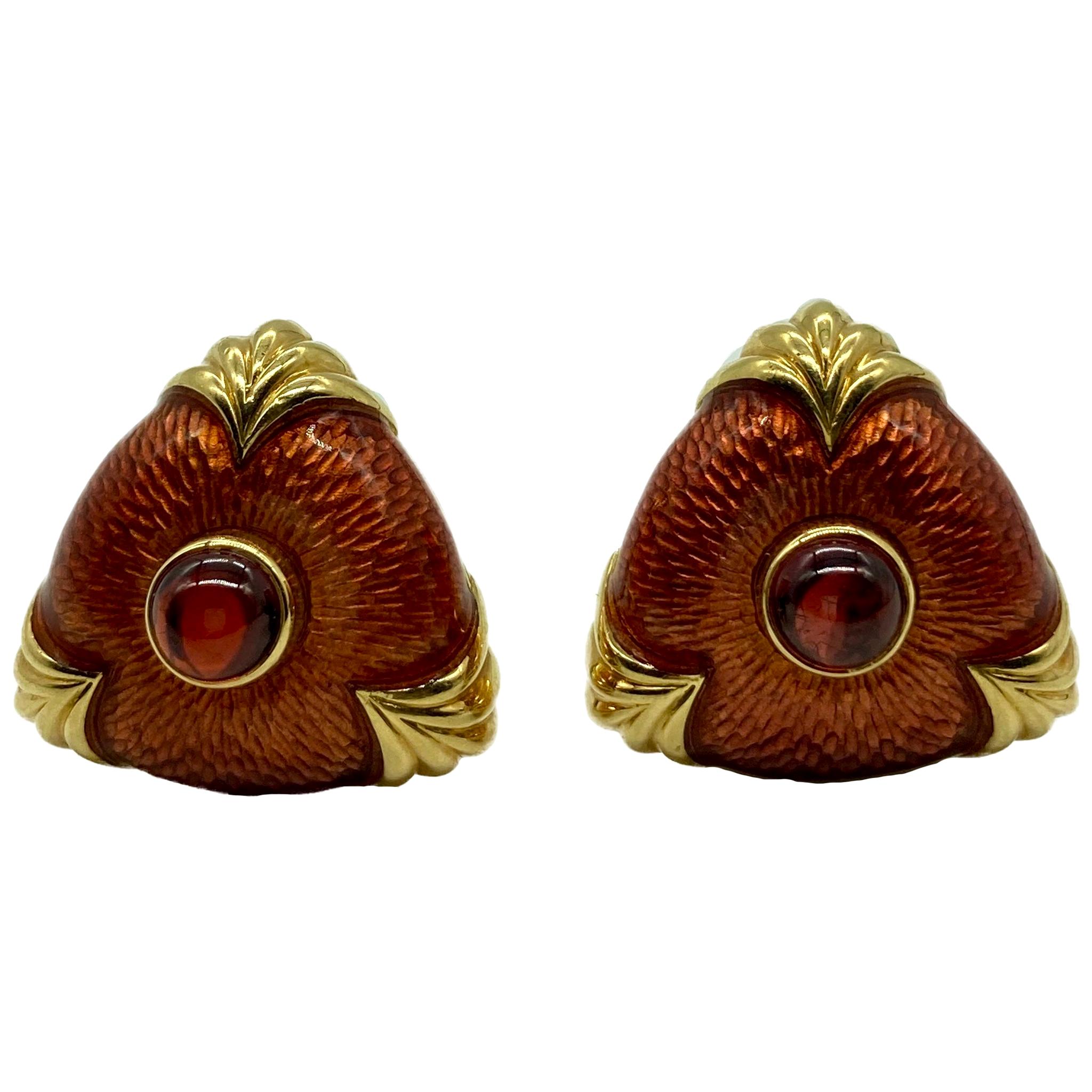 Boucles d'oreilles en or jaune, grenat et émail guilloché orange en vente