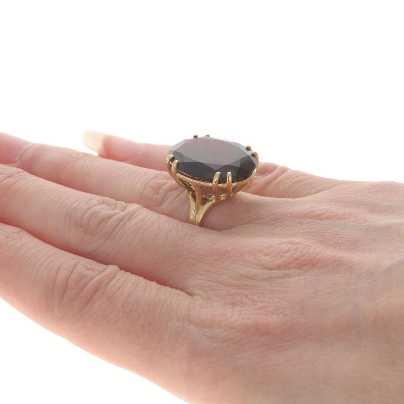Bague solitaire cocktail ovale en or jaune 18 carats, 17,50 carats, Italie Pour femmes en vente
