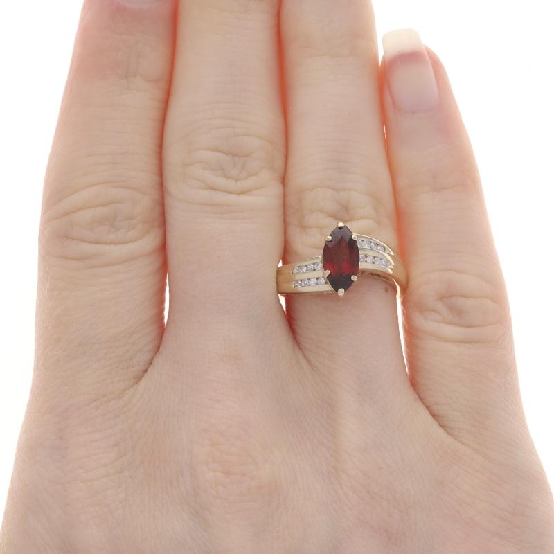 Bypass-Ring aus Gelbgold mit Granat und Diamant - 10k Marquise 1,36 ctw (Marquiseschliff)