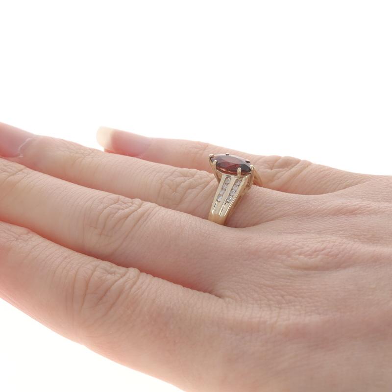 Bypass-Ring aus Gelbgold mit Granat und Diamant - 10k Marquise 1,36 ctw Damen