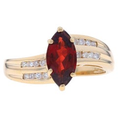 Bypass-Ring aus Gelbgold mit Granat und Diamant - 10k Marquise 1,36 ctw