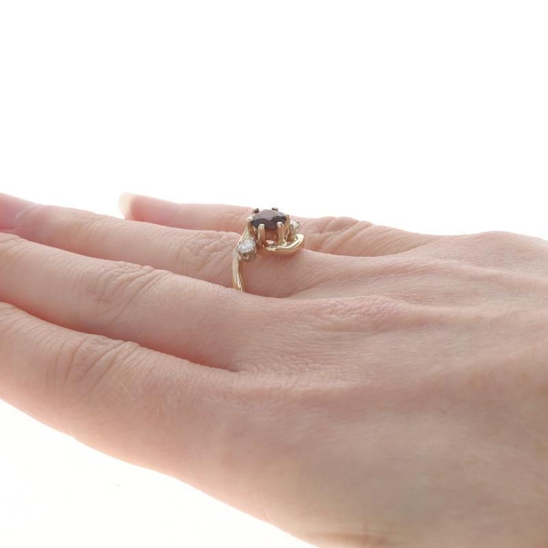 Bague de dérivation en or jaune avec grenat et diamants - 14 carats ronds 1,20 ctw Pour femmes en vente