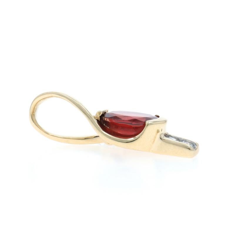 Taille ovale Pendentif en or jaune grenat diamant - 14k Oval 1.48ctw en vente