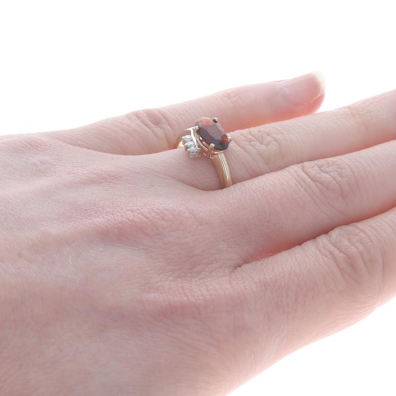 Gelbgold Granat & Diamant Ring - 14k Oval 1,80ctw Asymmetrischer Ring für Damen oder Herren im Angebot