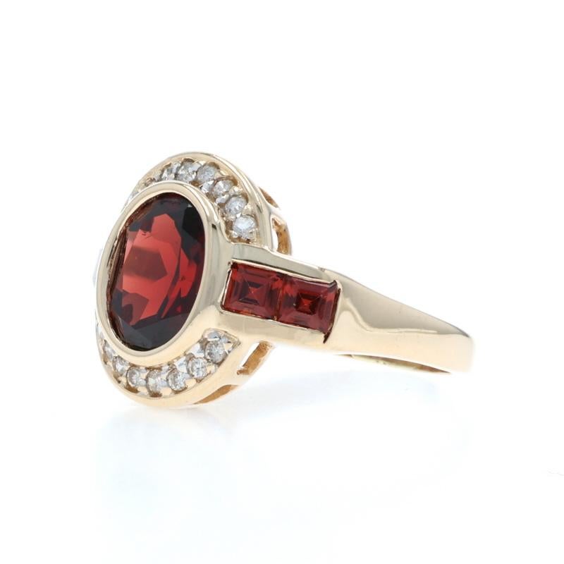Bague en or jaune grenat diamant - 14k Oval 2.94ctw Excellent état - En vente à Greensboro, NC