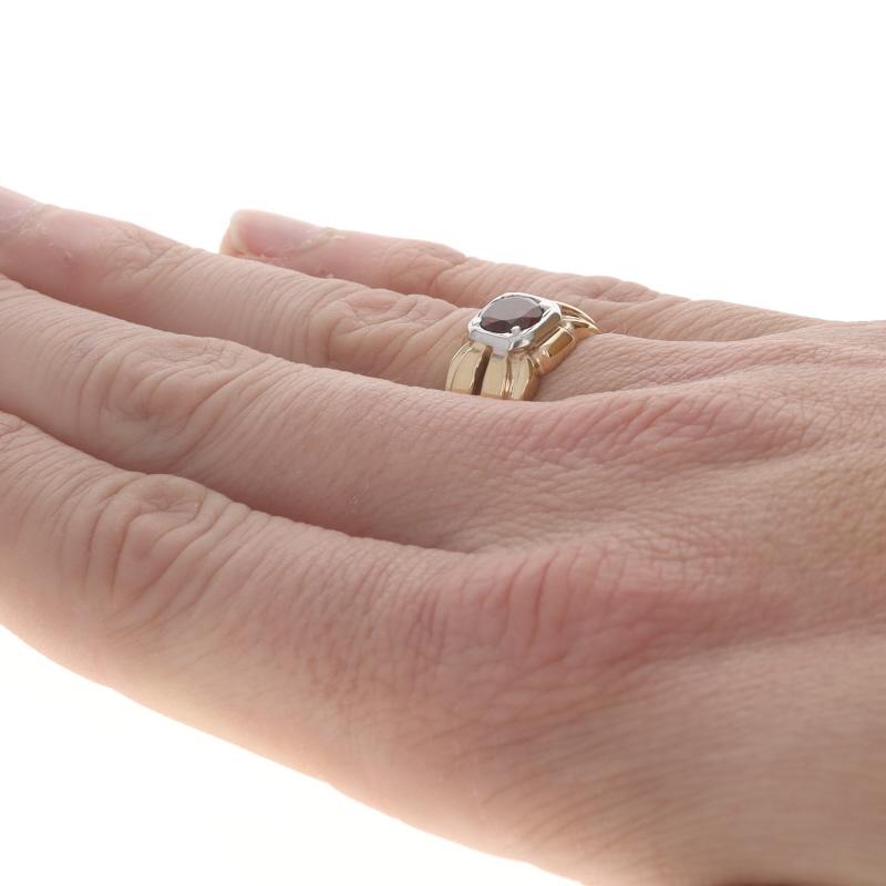 Women's Yellow Gold Garnet Men's Ring - 14k Round 1.60ct Solitaire For Sale