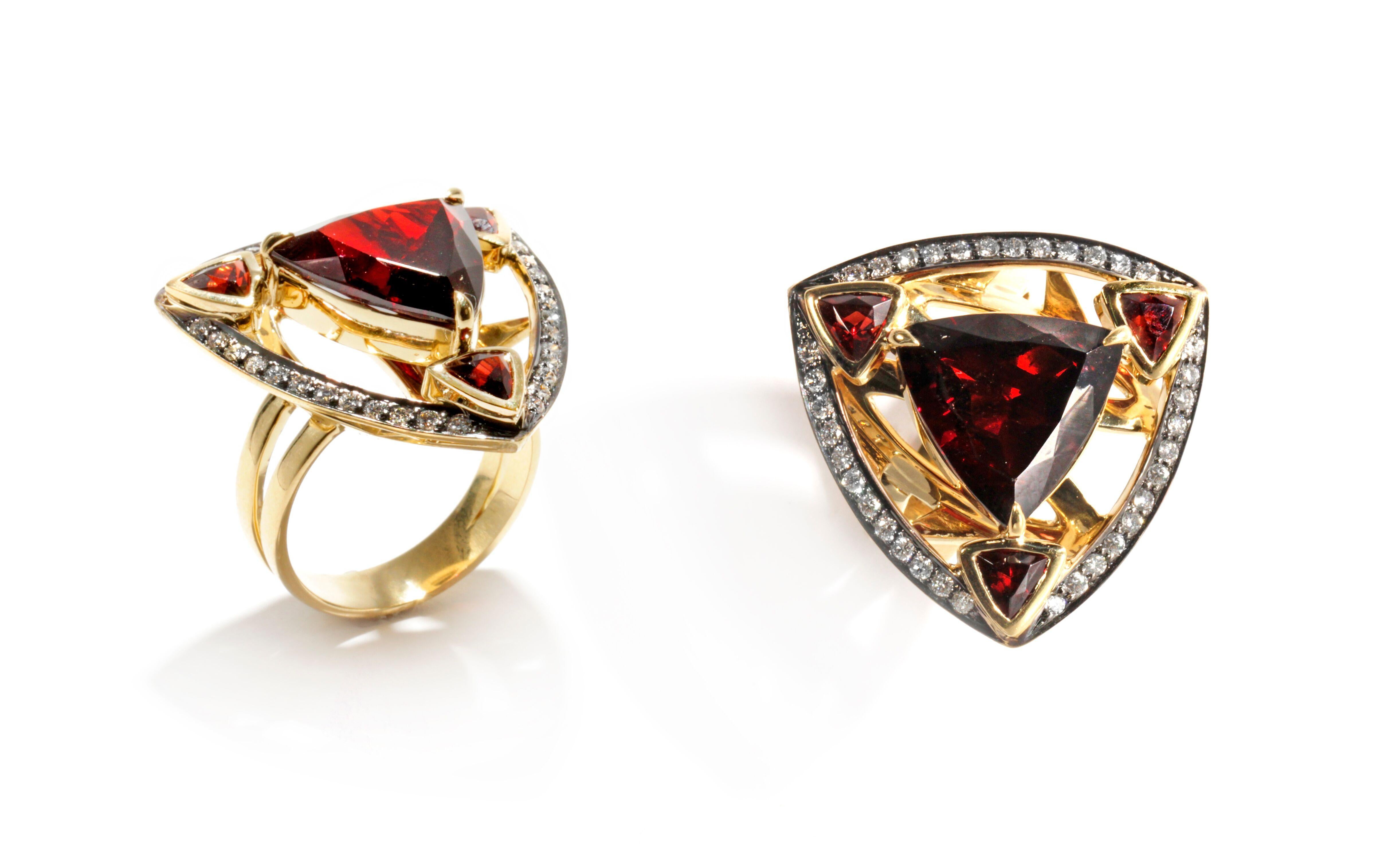 Designed exclusively by Ara Vartanian, this 18k Yellow Gold Ring features one Garnet in a trillion faceted cut, weighing 8,55ct (eight carats and fifty-five points), along with three more Garnets in a trillion faceted cut, weighing 1,28ct (one carat