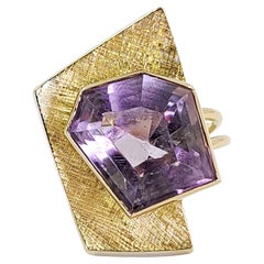 Yellow Gold Geometric Amethyst Ring