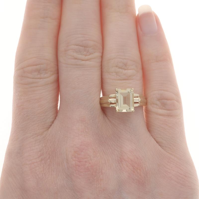 Anillo solitario de oro amarillo con berilo dorado - 14k talla esmeralda 1,79ct acanalado Corte esmeralda en venta