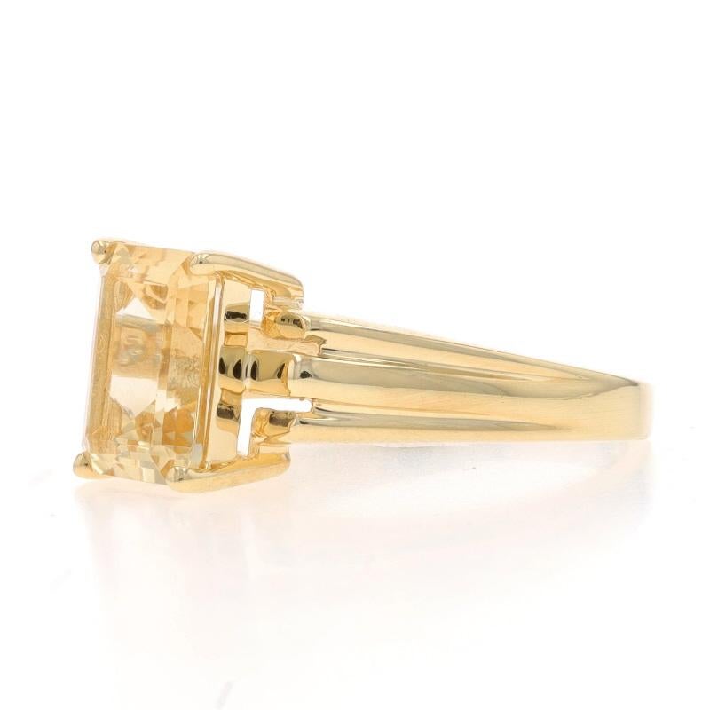 Anillo solitario de oro amarillo con berilo dorado - 14k talla esmeralda 1,79ct acanalado en Excelente estado para la venta en Greensboro, NC