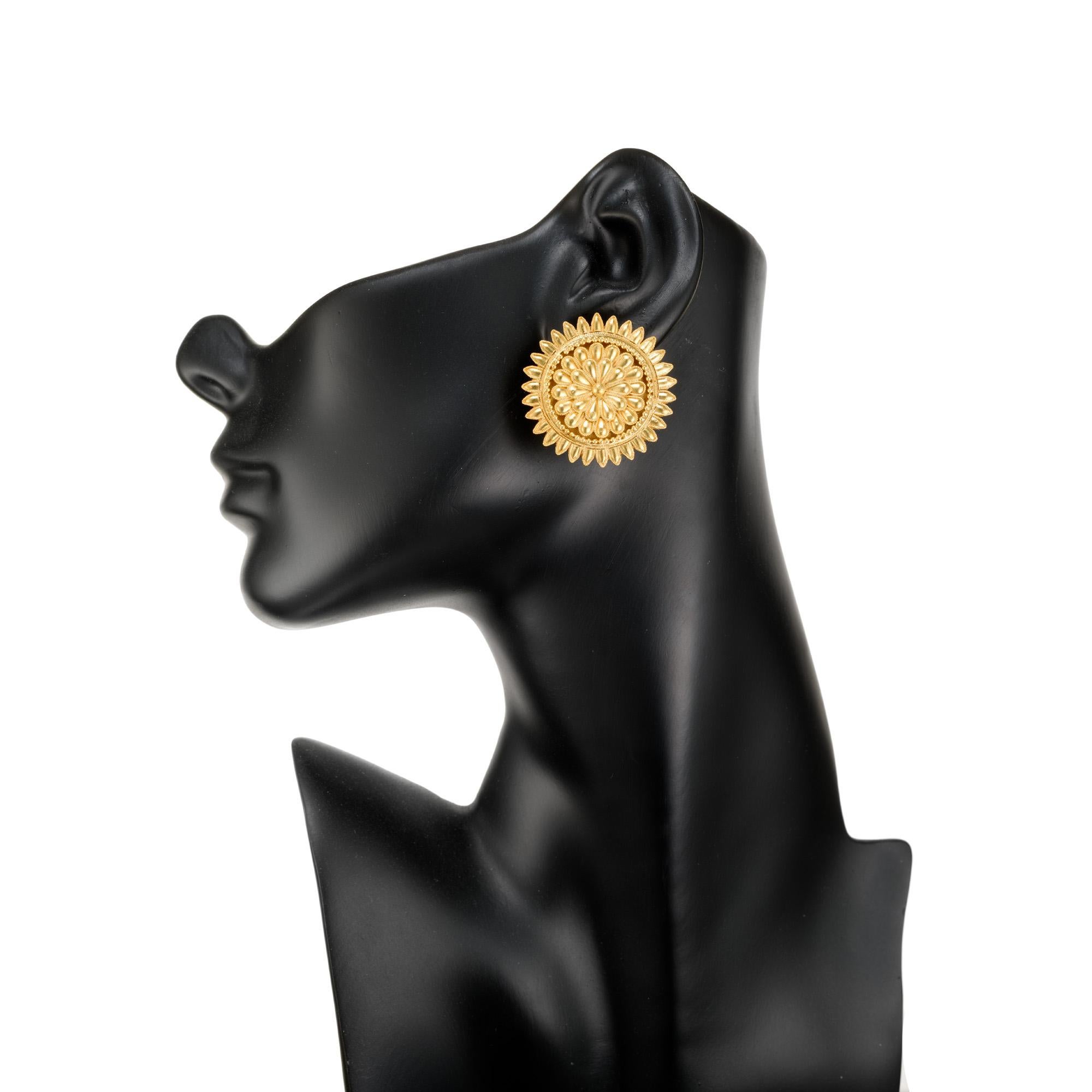 round gold earrings design