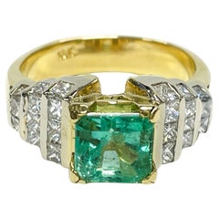 Anello con diamante in oro giallo e berillo verde