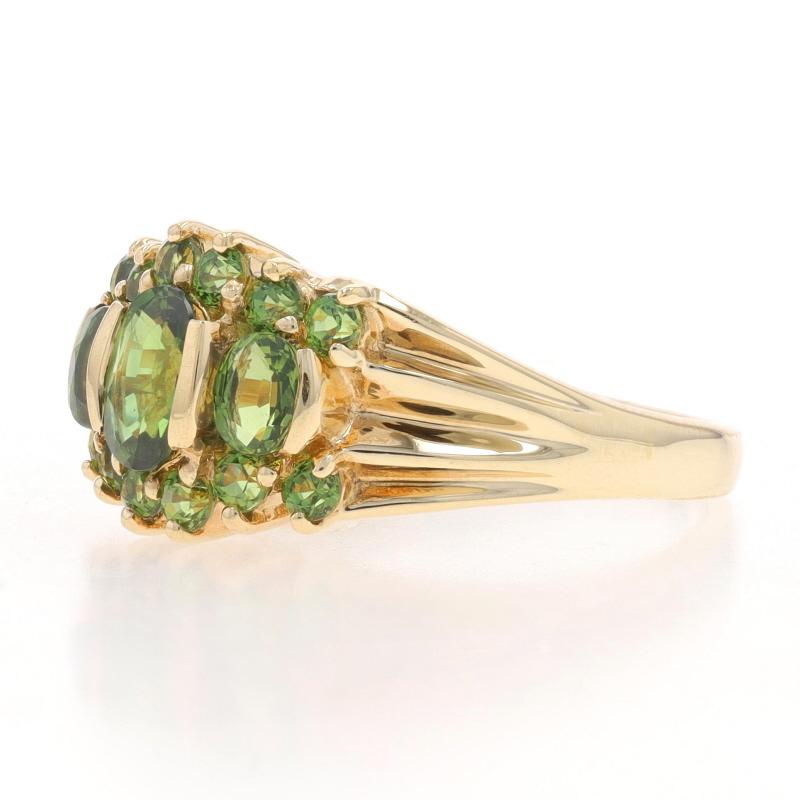 Yellow Gold Green Sapphire Ring - 10k Oval & Round 1.56ctw Three-Stone In Excellent Condition For Sale In Greensboro, NC