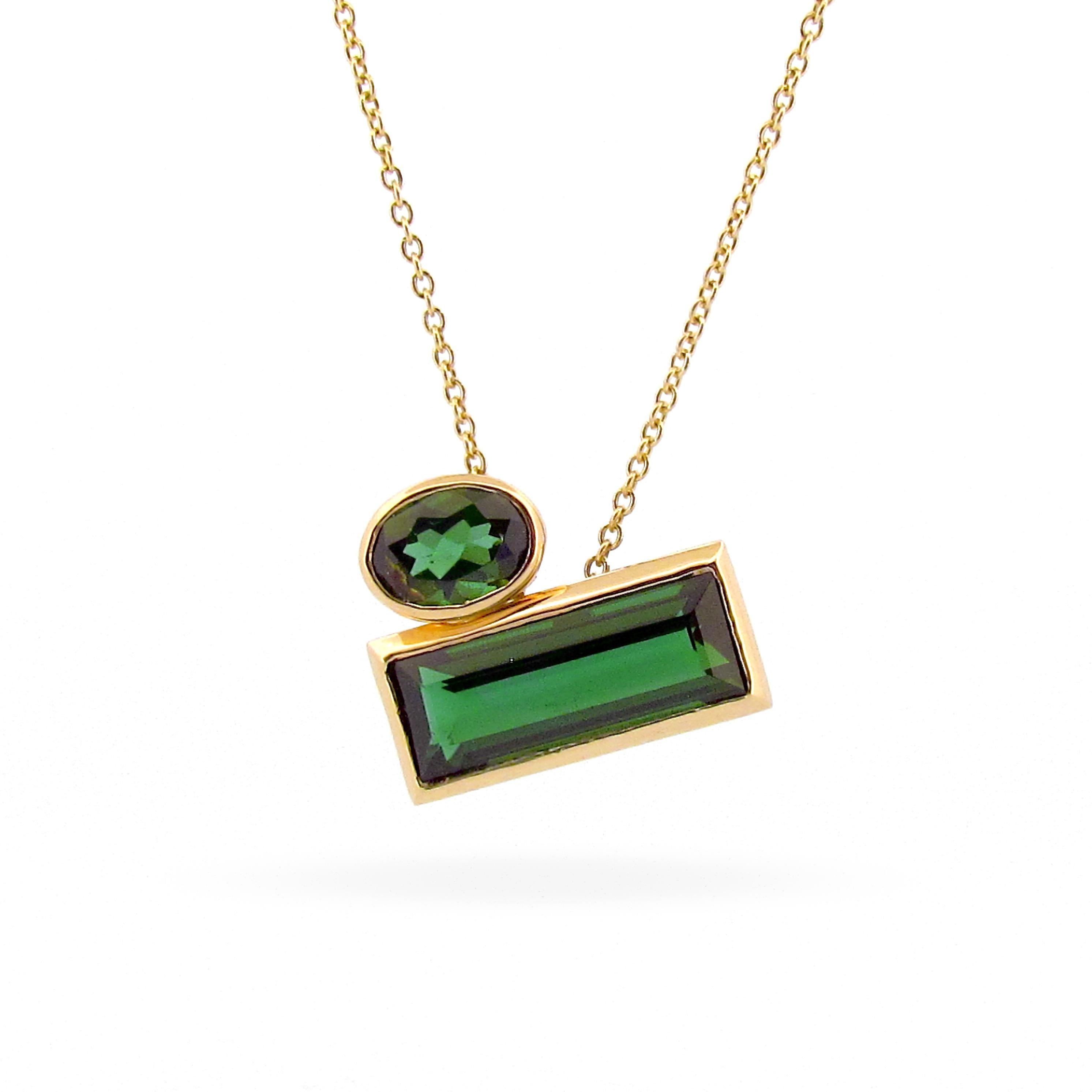 Contemporary Yellow Gold Green Tourmaline Oval Bezel Set Necklace   For Sale