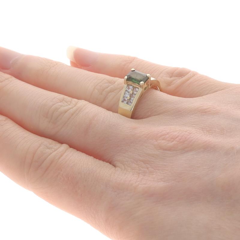 Ring aus Gelbgold mit grünem und weißem Saphir - 10k Smaragdschliff 1,60 ctw 1
