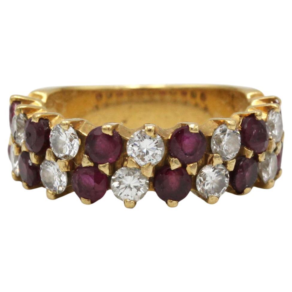 Bague de demi-éternité en or jaune avec diamants et rubis, 18K en vente
