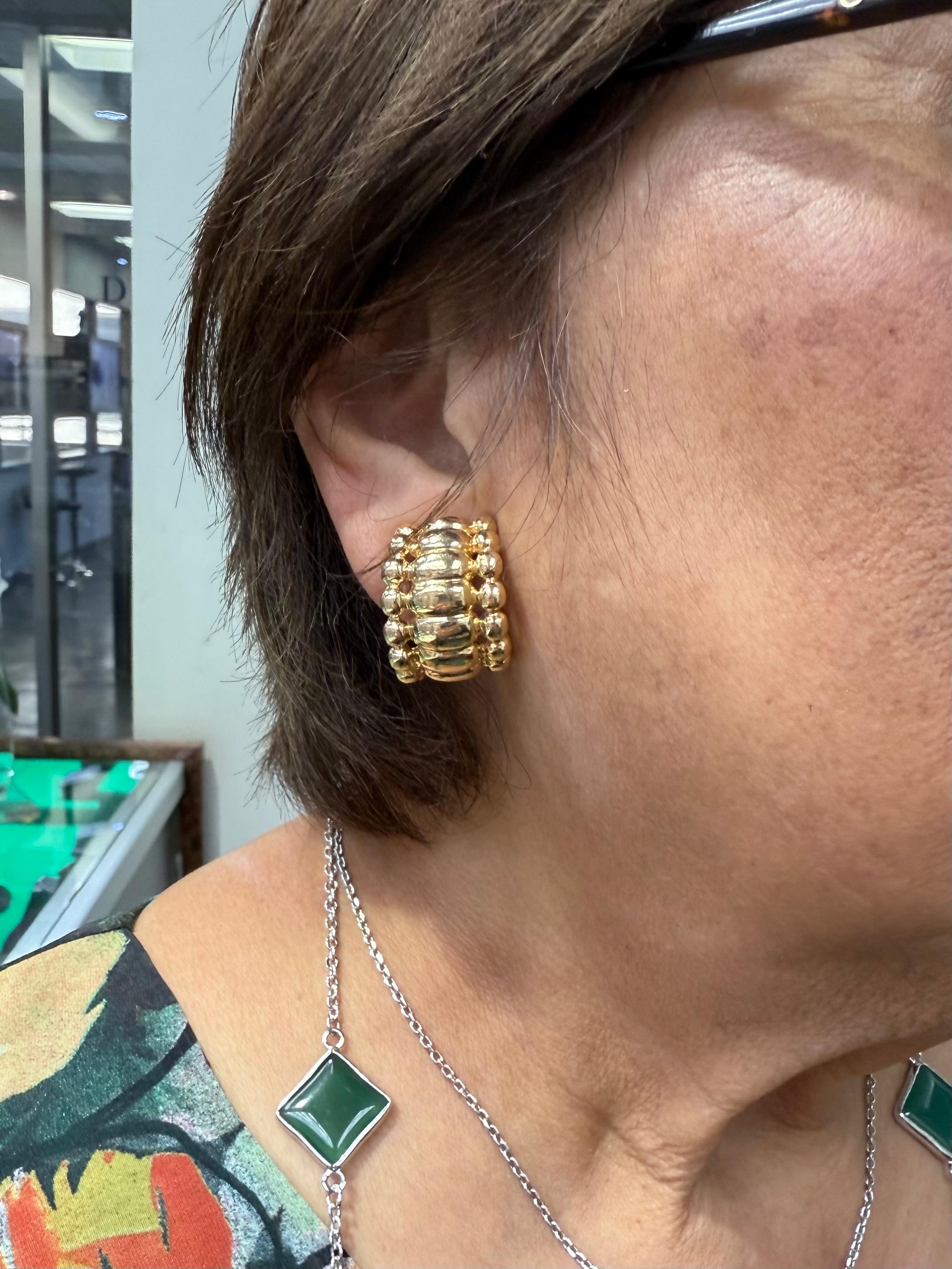 Contemporain Boucles d'oreilles à pince en or jaune Circa 1980 en vente