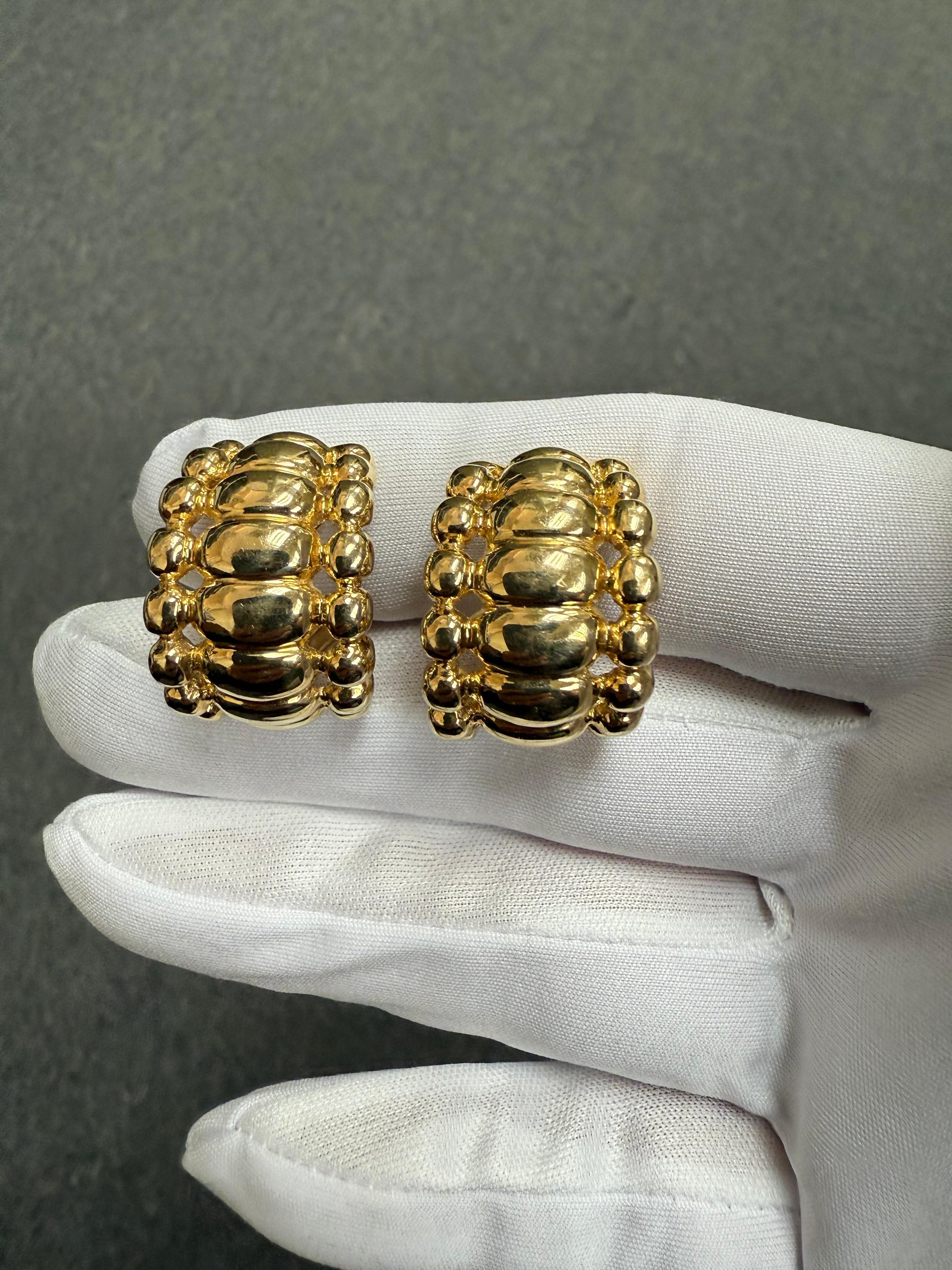 Boucles d'oreilles à pince en or jaune Circa 1980 en vente 2