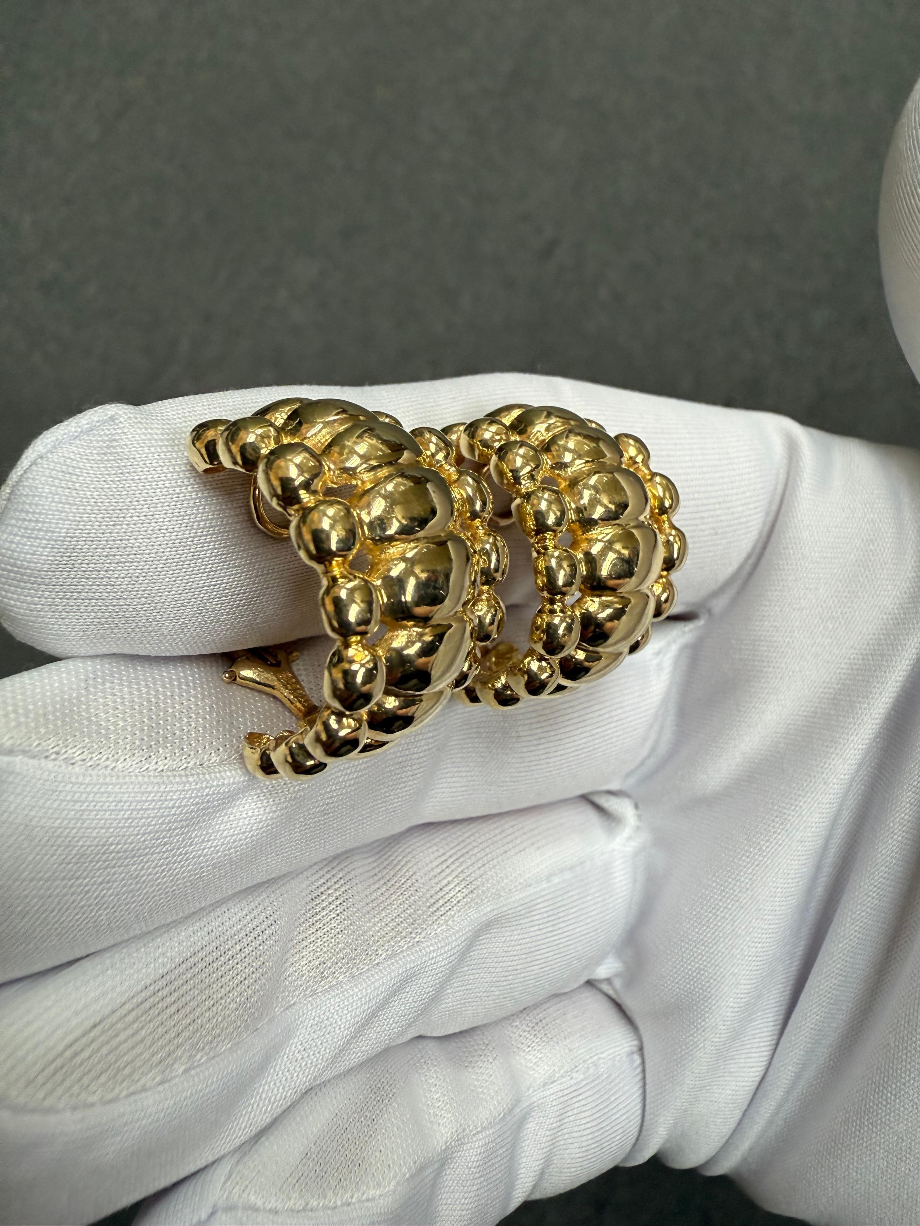 Boucles d'oreilles à pince en or jaune Circa 1980 en vente 3