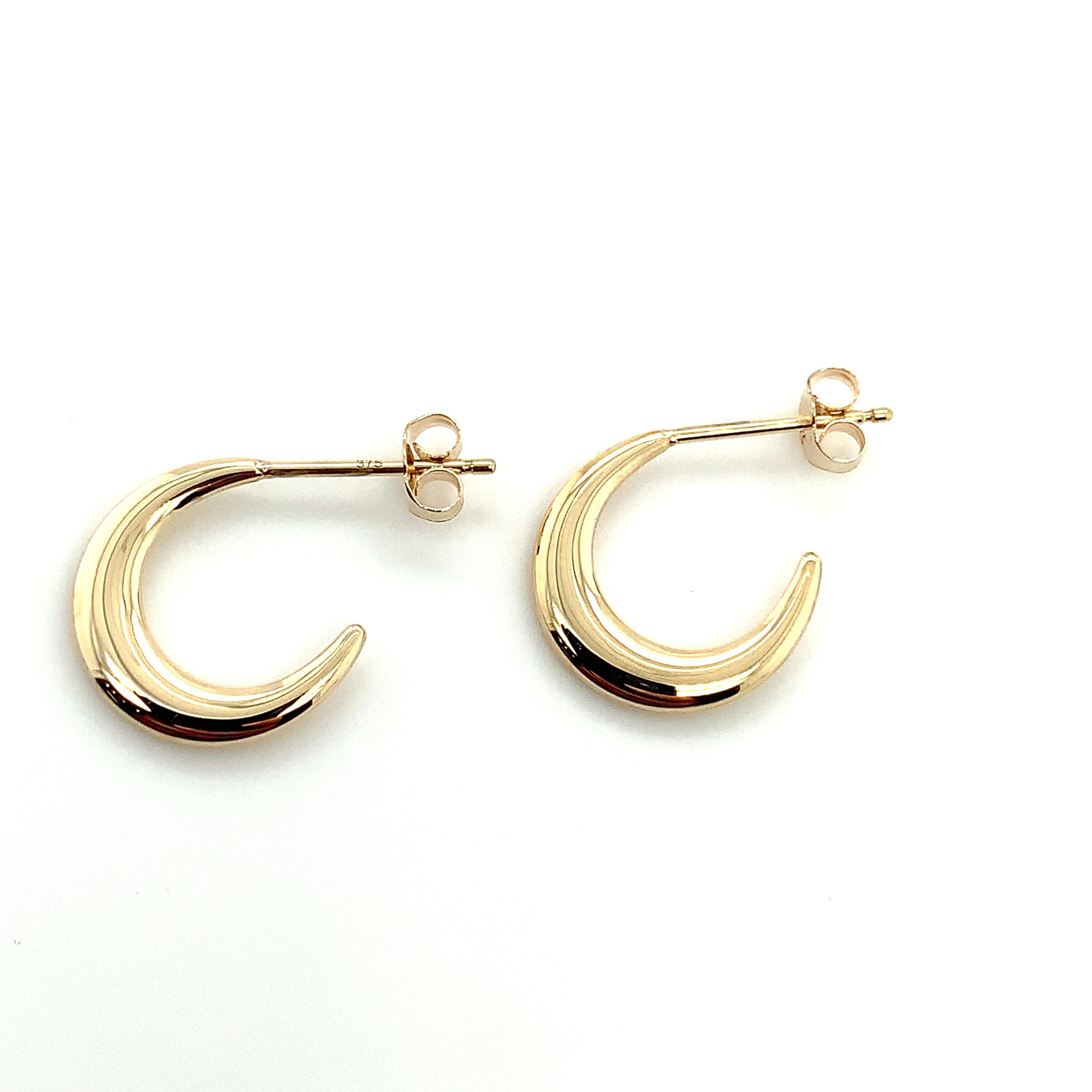 Add a touch of glamour to your outfit with these stunning hoop crescent half moon huggie earrings. Crafted with 9k yellow gold, these earrings feature a plain fine hoop style. The intricate art theme and fine jewellery category make these earrings a