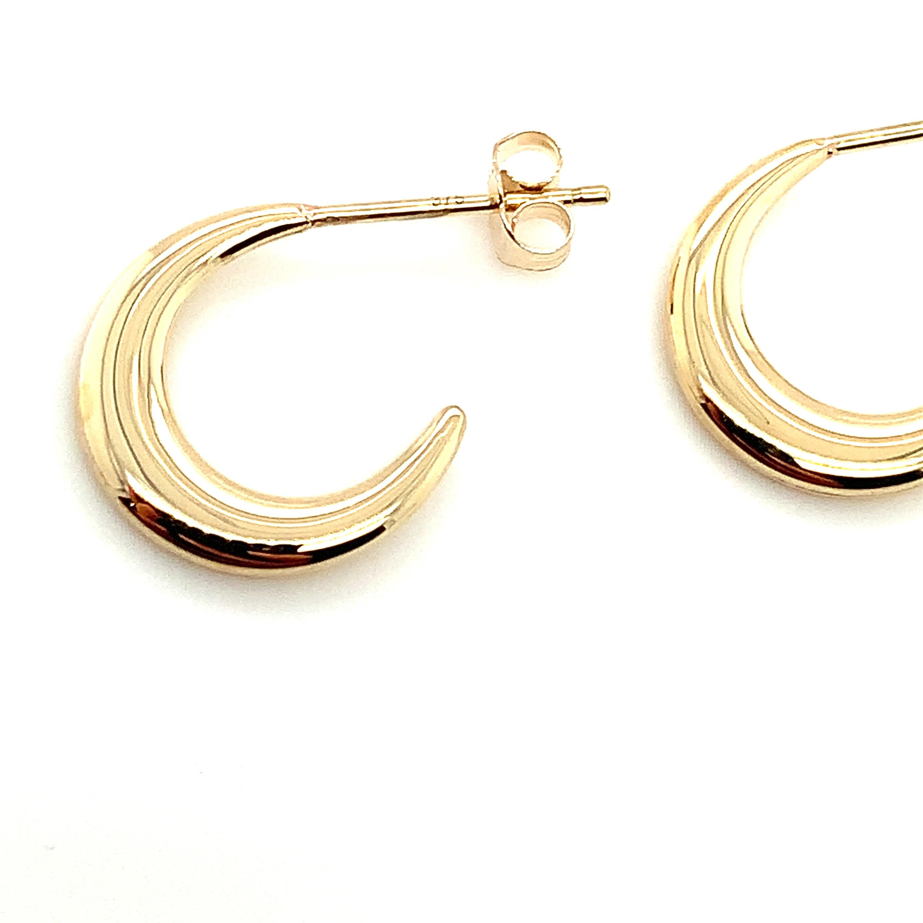 Yellow gold half moon crescent hoop huggie earrings For Sale 1