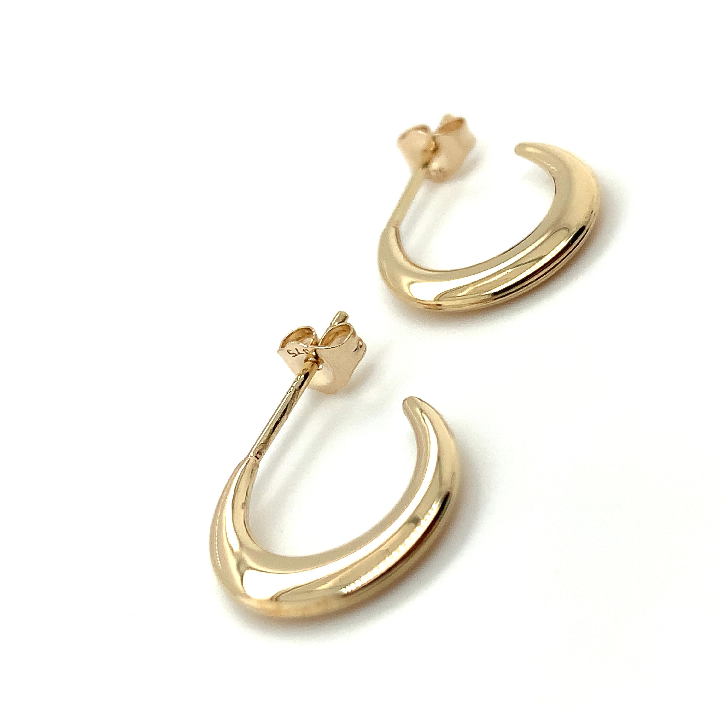 Yellow gold half moon crescent hoop huggie earrings For Sale 2