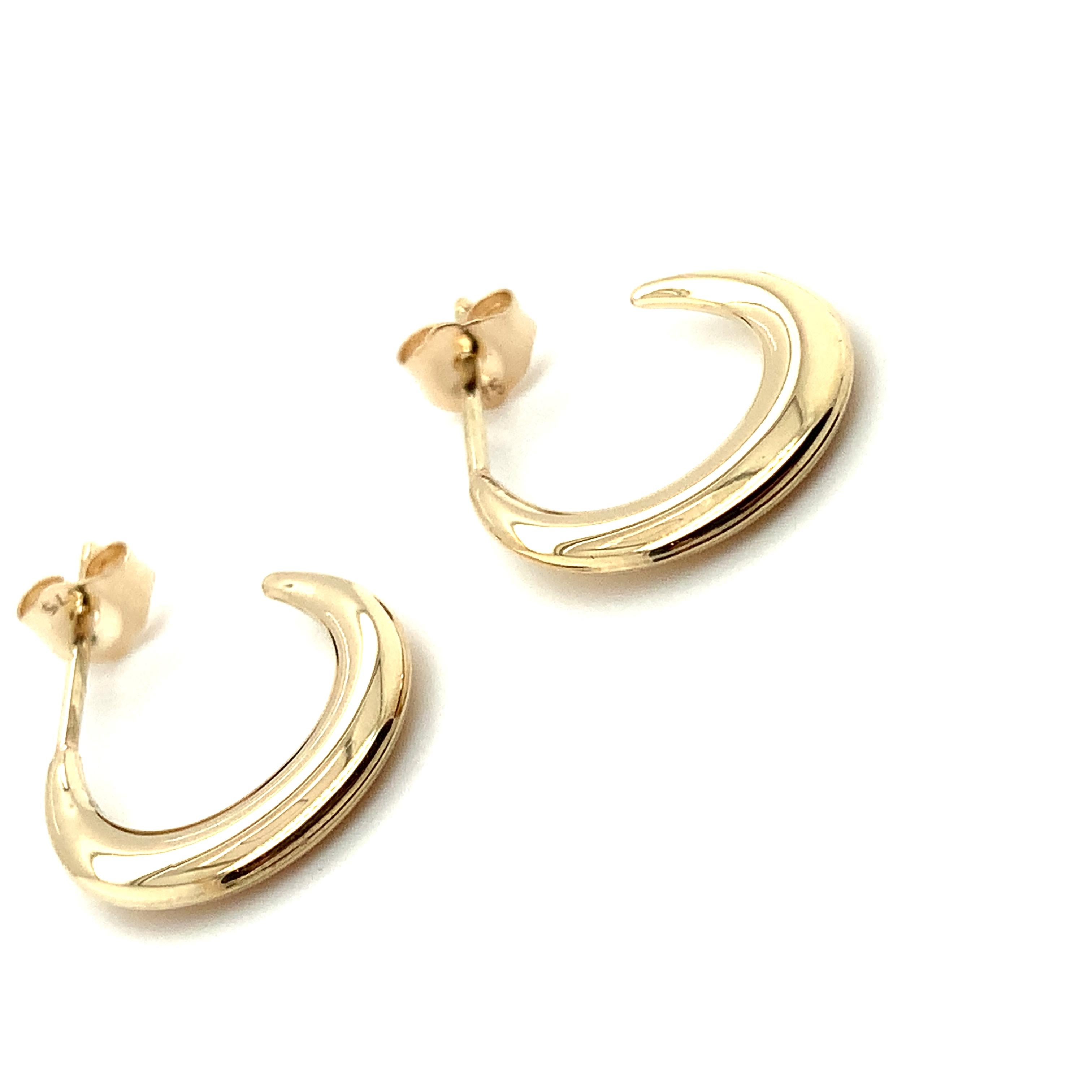 Yellow gold half moon crescent hoop huggie earrings For Sale 3