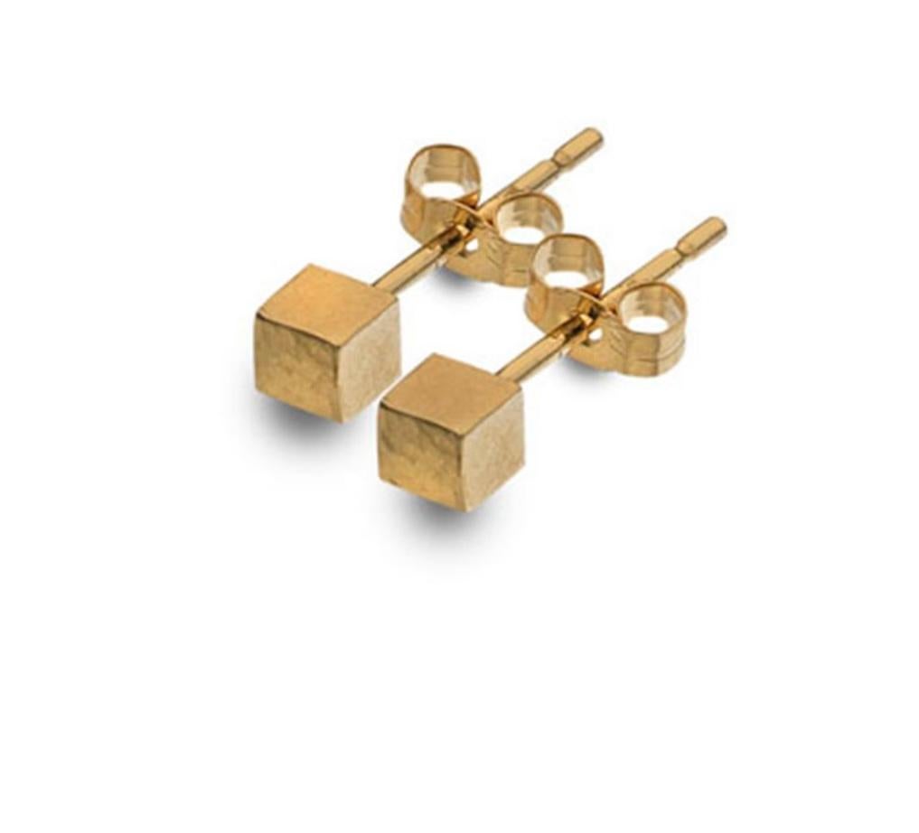 Boucles d'oreilles or jaune cube martelé Neuf - En vente à London, GB