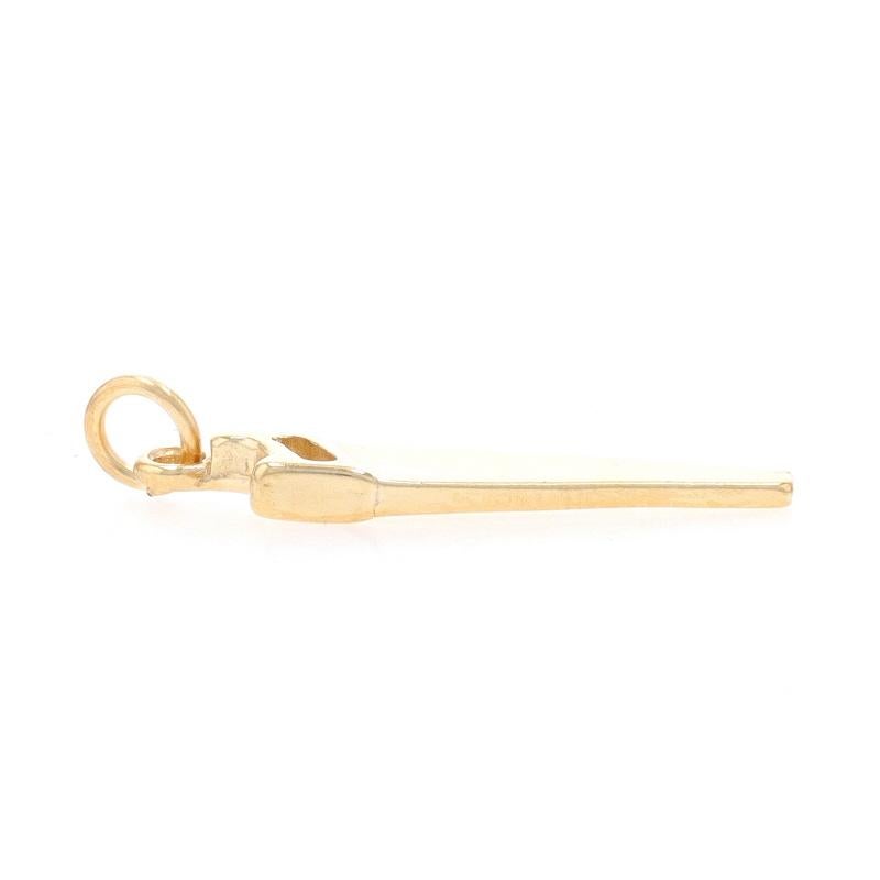 Yellow Gold Hand Saw Charm - 14k Woodworking Construction Contractor In Excellent Condition For Sale In Greensboro, NC