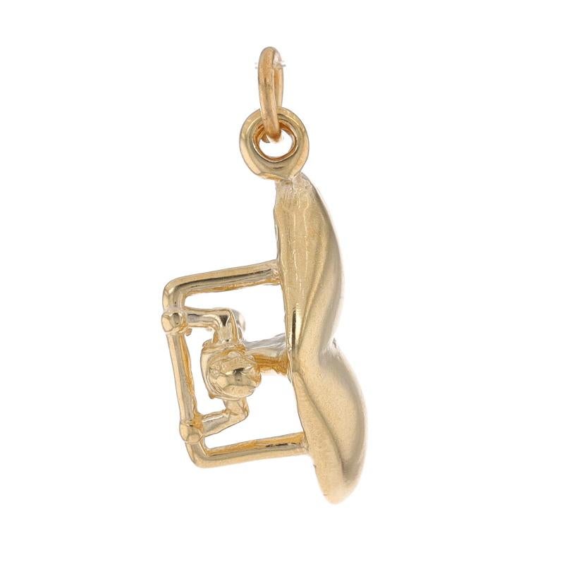 Metal Content: 14k Yellow Gold

Theme: Hang Gliding, Recreational Air Sports
Features: Matte Finish

Measurements

Tall (from stationary bail): 27/32