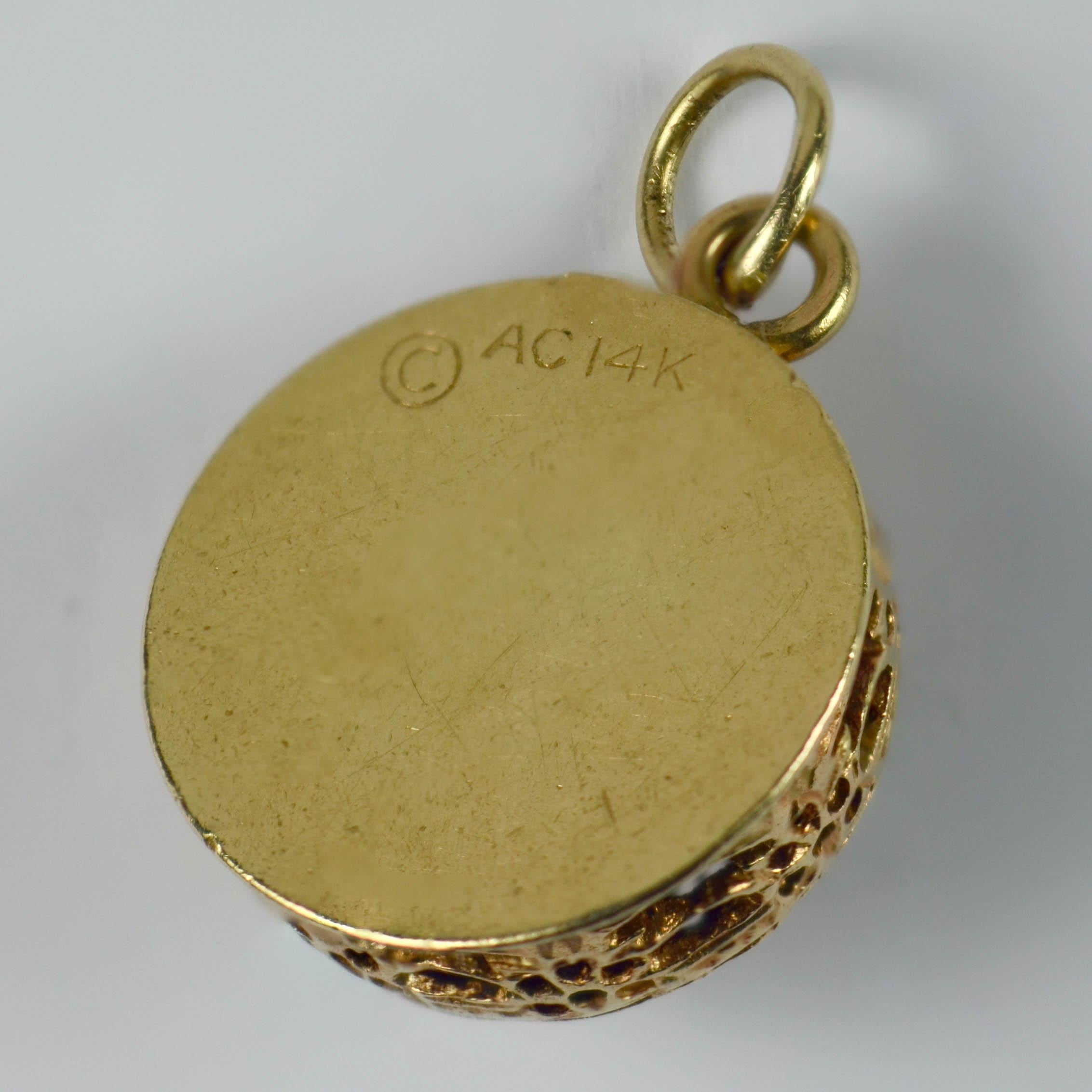 Yellow Gold Happy Birthday Cake with Candle Charm Pendant In Good Condition In London, GB