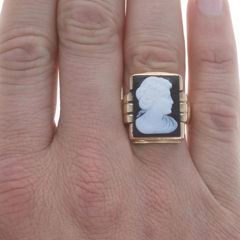 Mixed Cut Yellow Gold Hardstone / Banded Agate Art Deco Men's Ring - 10k Vintage Cameo For Sale