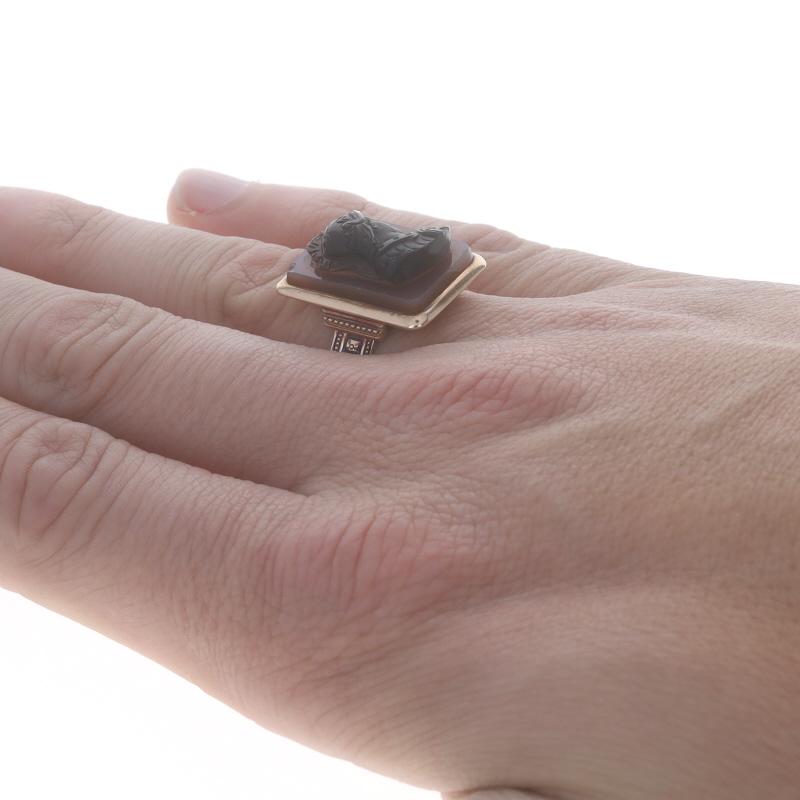 Yellow Gold Hardstone Banded Agate Victorian Men's Ring 14k Carved Cameo Warrior For Sale 1
