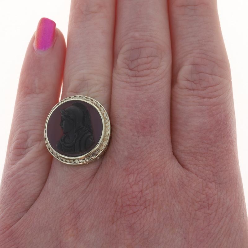 Or jaune Hardstone Edwardian Ancient Warrior Ring 14k Carved Cameo Silhouette Excellent état - En vente à Greensboro, NC