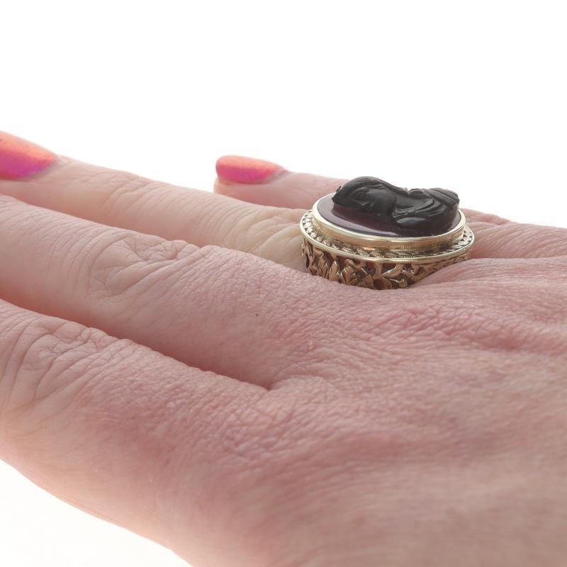 Or jaune Hardstone Edwardian Ancient Warrior Ring 14k Carved Cameo Silhouette en vente 1