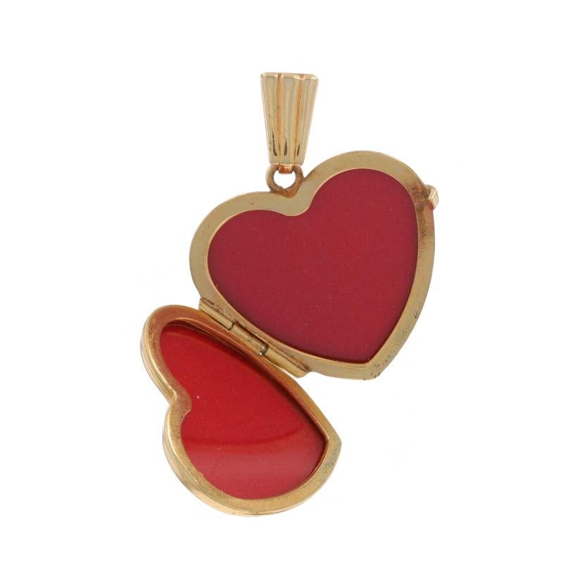 Yellow Gold Heart Locket Pendant - 10k Two Frames Love Pour femmes en vente