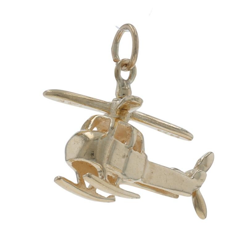 Contenu du métal : Or jaune 14k

Thème : Hélicoptère, transport aérien
Caractéristiques : Les lames tournent lorsqu'elles sont déplacées

Mesures

Hauteur (à partir de l'attache fixe) : 5/8