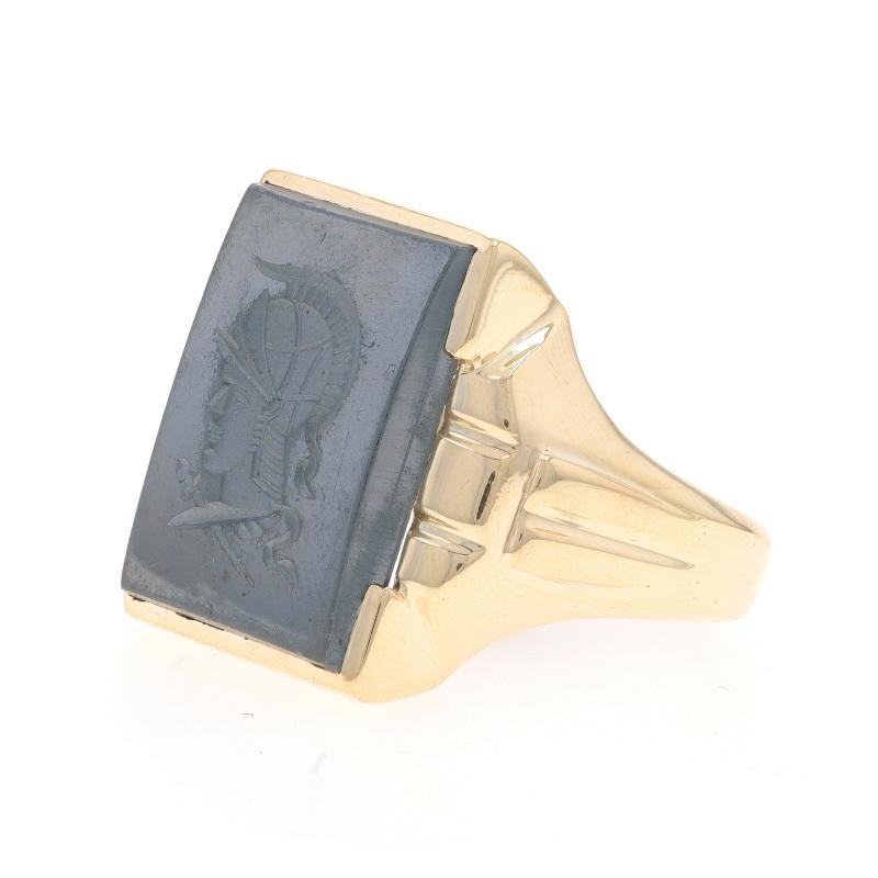 Bague homme en or jaune hématite camée vintage 14k Intaglio Pour hommes en vente