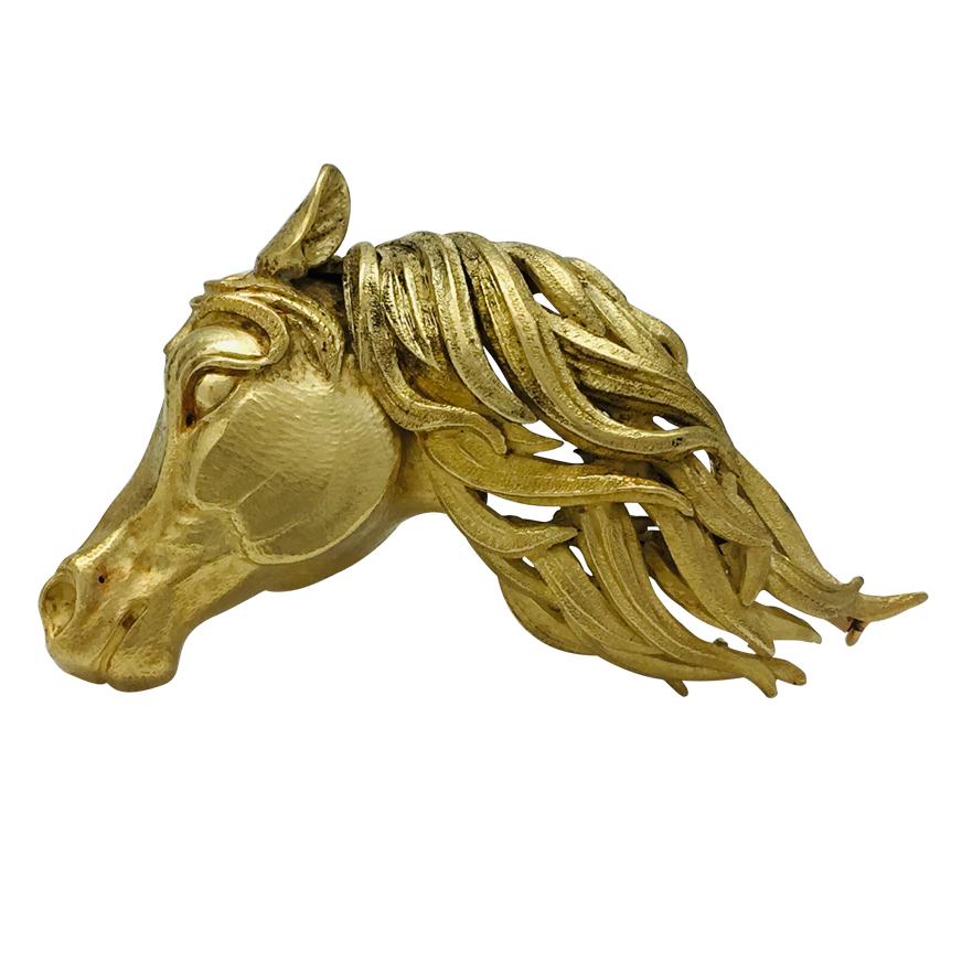A 750/000 yellow gold Hermès brooch, figuring a horse head. 
Georges Lenfant makers mark. 
Length: 34 mm    Width 55 mm
Height 15 mm
Weight : 31,7 grams
