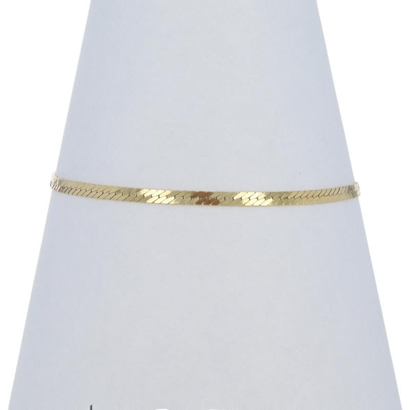 Contenu du métal : Or jaune 14k

Style de chaîne : Chevrons
Style de bracelet : Chaîne
Type de fermeture : Fermoir à anneau à ressort

Mesures

Largeur de la chaîne : 1/8
