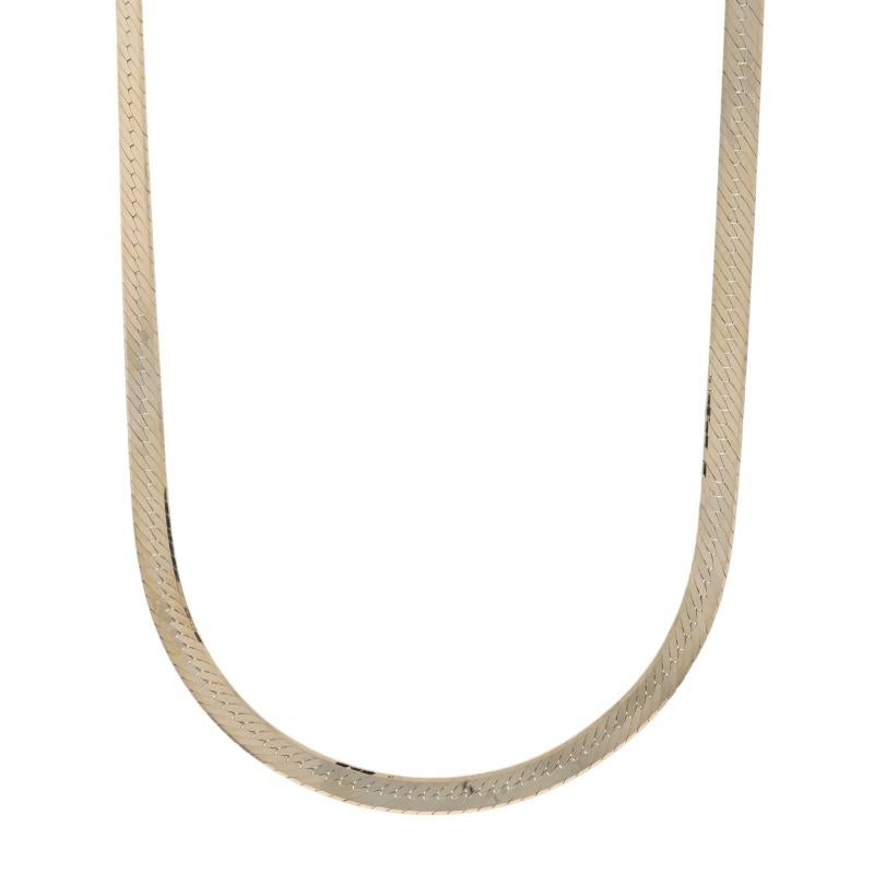 Metal Content: 14k Yellow Gold

Chain Style: Herringbone
Necklace Style: Chain
Fastening Type: Lobster Claw Clasp

Measurements

Length: 16