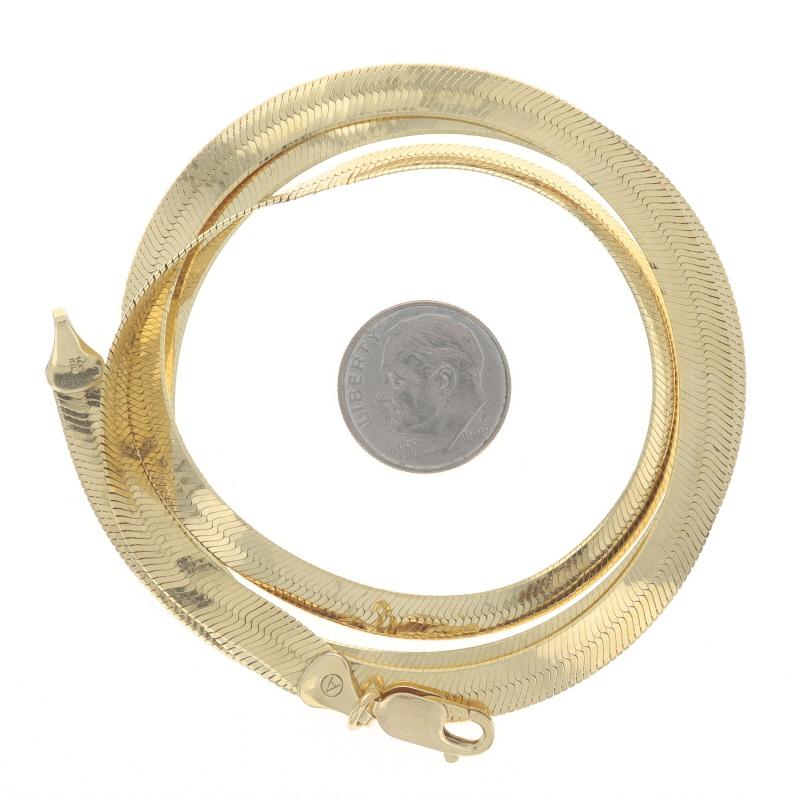 Collier en or jaune à chevrons 24
