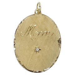 Pendentif médaillon en or jaune avec diamant et charnière